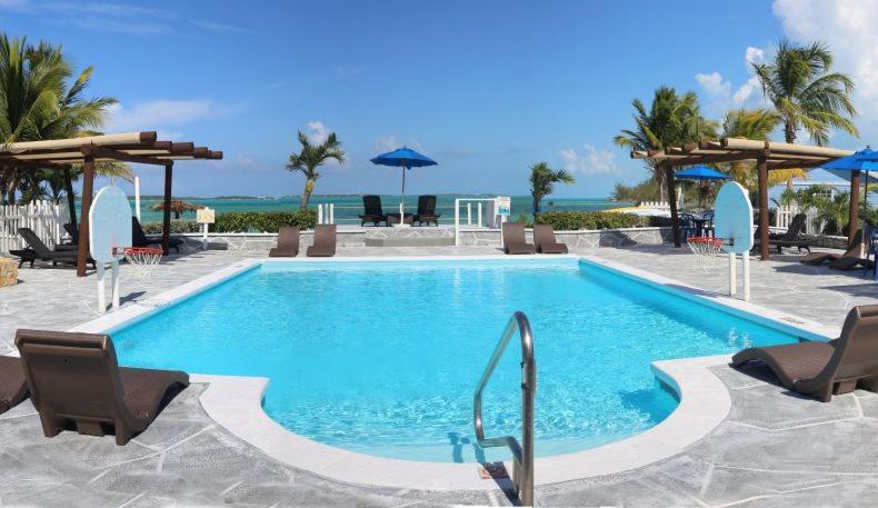 Beautiful Villa Just Steps Away From The Beach! ジョージ・タウン エクステリア 写真